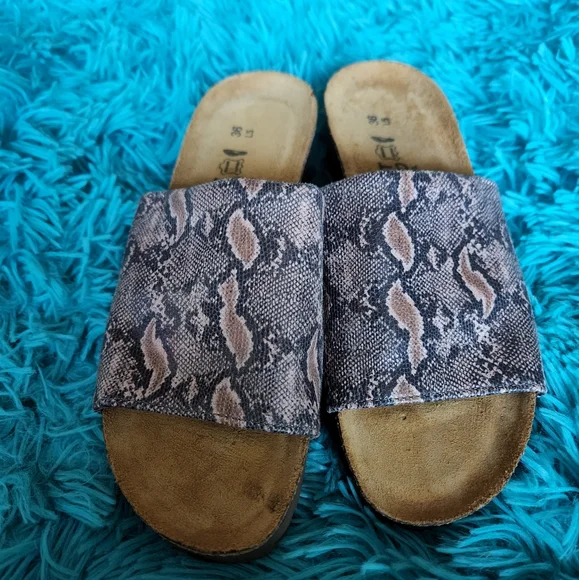 Naot sandals - Picture 1 of 8